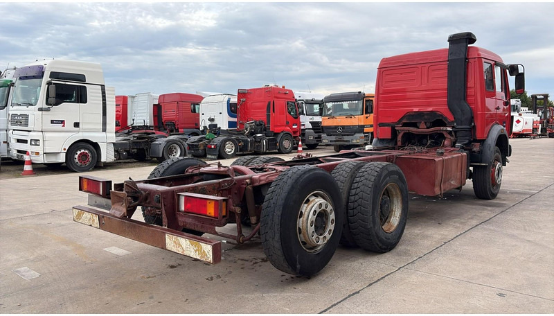 Mercedes-Benz SK 2233 (GRAND PONT / V8 AVEC 2X TURBO / BIG AXLE) - Camião chassi: foto 4 Mercedes-Benz SK 2233 (GRAND PONT / V8 AVEC 2X TURBO / BIG AXLE) - Camião chassi: foto 4