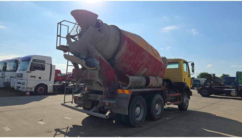 Mercedes-Benz SK 2527 (MALAXEUR / MIXER / POSSIBLE COMME CHASSIS / 6X4 / LAMES / GRAND PONT) - Camião betoneira: foto 4 Mercedes-Benz SK 2527 (MALAXEUR / MIXER / POSSIBLE COMME CHASSIS / 6X4 / LAMES / GRAND PONT) - Camião betoneira: foto 4