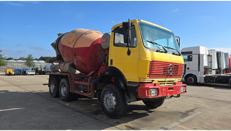 Mercedes-Benz SK 2527 (MALAXEUR / MIXER / POSSIBLE COMME CHASSIS / 6X4 / LAMES / GRAND PONT) - Camião betoneira: foto 5 Mercedes-Benz SK 2527 (MALAXEUR / MIXER / POSSIBLE COMME CHASSIS / 6X4 / LAMES / GRAND PONT) - Camião betoneira: foto 5