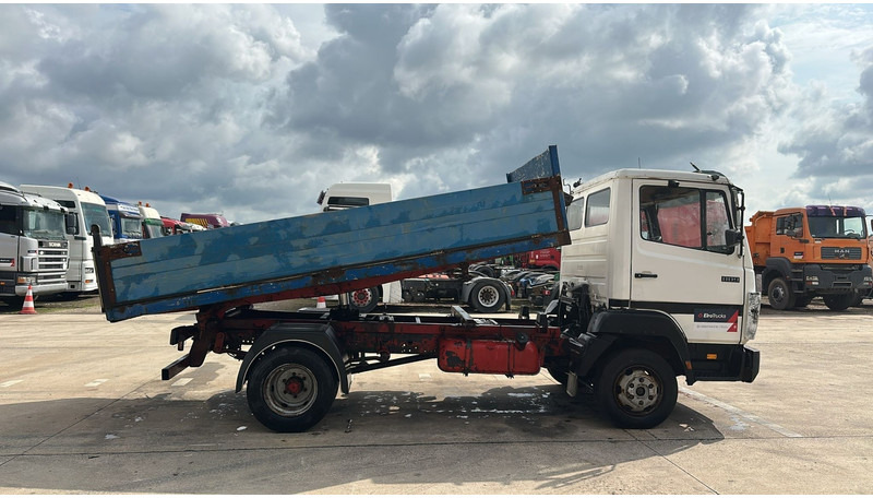 Mercedes-Benz SK 809 (POMPE MANUELLE / MANUAL PUMP / HELPER / AUXILAIRY / SPER / STEEL SUSP.) - Camião basculante: foto 2 Mercedes-Benz SK 809 (POMPE MANUELLE / MANUAL PUMP / HELPER / AUXILAIRY / SPER / STEEL SUSP.) - Camião basculante: foto 2