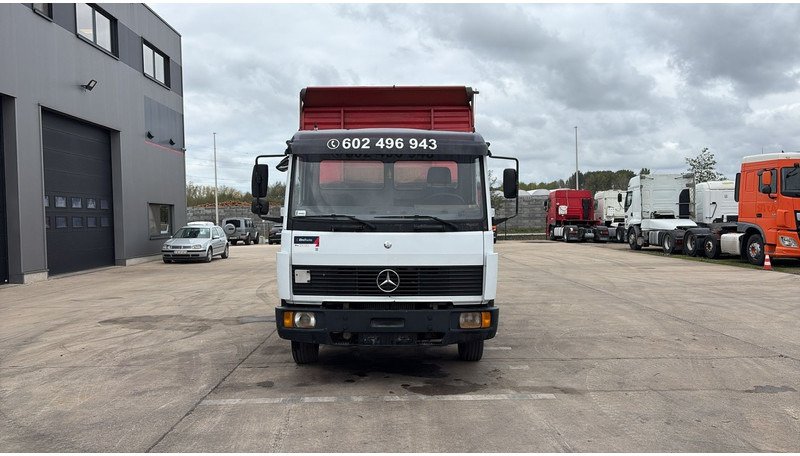 Mercedes-Benz SK 814 (SPER / AUXILAIRY / MANUAL PUMP / STEEL SUSP. / 6 CYLINDER / 3 WAY TIPPER / PERFECT) - Camião basculante: foto 2 Mercedes-Benz SK 814 (SPER / AUXILAIRY / MANUAL PUMP / STEEL SUSP. / 6 CYLINDER / 3 WAY TIPPER / PERFECT) - Camião basculante: foto 2