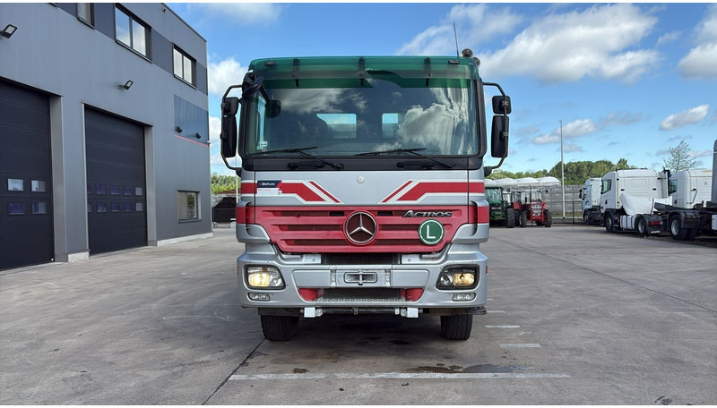 Mercedes-Benz actros 3241 (8X4 / LAMES / GRAND PONT / GRAND BENNE / 3 PONTS / TRES BONNE ETAT) - Camião basculante: foto 2 Mercedes-Benz actros 3241 (8X4 / LAMES / GRAND PONT / GRAND BENNE / 3 PONTS / TRES BONNE ETAT) - Camião basculante: foto 2