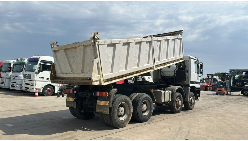 Mercedes-Benz actros 4140 (8X8 / BOITE MANUELLE / MANUAL GEARBOX / LAMES / GRAND PONT / BIG AXLE) - Camião basculante: foto 4 Mercedes-Benz actros 4140 (8X8 / BOITE MANUELLE / MANUAL GEARBOX / LAMES / GRAND PONT / BIG AXLE) - Camião basculante: foto 4