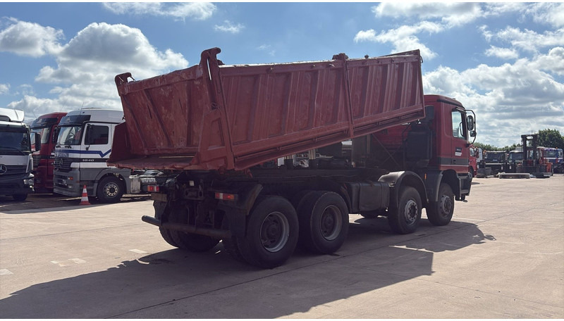 Mercedes-Benz actros 4140 (EPS / 8X6 / LAMES / GRAND PONT / GRAND BENNE / 3 PONTS / TRES BONNE ETAT) - Camião basculante: foto 5 Mercedes-Benz actros 4140 (EPS / 8X6 / LAMES / GRAND PONT / GRAND BENNE / 3 PONTS / TRES BONNE ETAT) - Camião basculante: foto 5