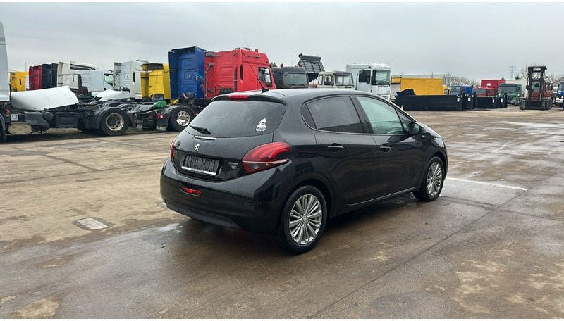 Peugeot 208 (BELGIAN CAR / AIRCO / 5 DOORS / PETROL) - Hatchback: foto 5 Peugeot 208 (BELGIAN CAR / AIRCO / 5 DOORS / PETROL) - Hatchback: foto 5