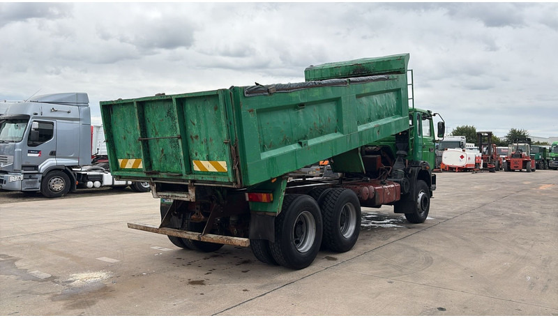 Renault G 300 MAXTER (GRAND PONT / POMPE MANUELLE / 6X4) - Camião basculante: foto 5 Renault G 300 MAXTER (GRAND PONT / POMPE MANUELLE / 6X4) - Camião basculante: foto 5