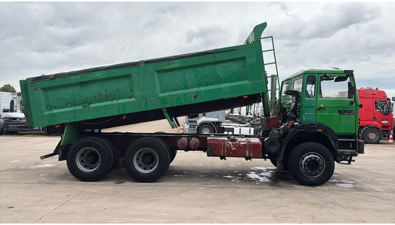 Renault G 300 MAXTER (GRAND PONT / POMPE MANUELLE / 6X4) - Camião basculante: foto 4 Renault G 300 MAXTER (GRAND PONT / POMPE MANUELLE / 6X4) - Camião basculante: foto 4