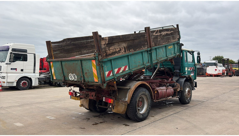 Renault G 300 Manager (LAMES / STEEL SUSP. / GRAND PONT / POMPE MANUELLE) - Camião basculante: foto 5 Renault G 300 Manager (LAMES / STEEL SUSP. / GRAND PONT / POMPE MANUELLE) - Camião basculante: foto 5
