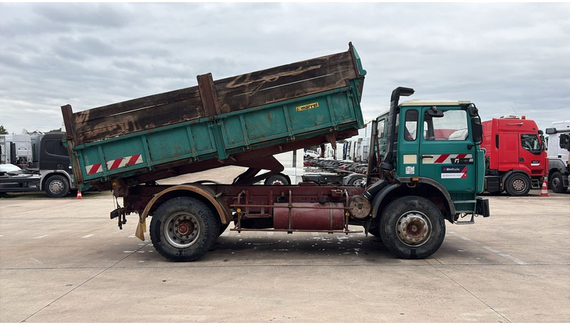 Renault G 300 Manager (LAMES / STEEL SUSP. / GRAND PONT / POMPE MANUELLE) - Camião basculante: foto 4 Renault G 300 Manager (LAMES / STEEL SUSP. / GRAND PONT / POMPE MANUELLE) - Camião basculante: foto 4