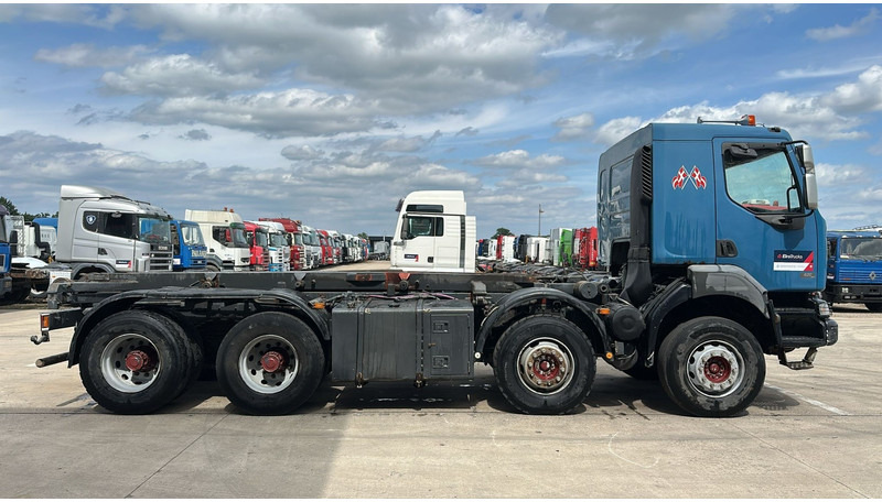 Renault KERAX 420 (8X4 / GRAND PONT / LAMES / BOITE MANUELLE / BONNE ETAT) - Camião chassi: foto 4 Renault KERAX 420 (8X4 / GRAND PONT / LAMES / BOITE MANUELLE / BONNE ETAT) - Camião chassi: foto 4