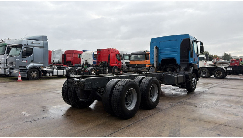 Renault KERAX 420 (LAMES / GRAND PONT / STEEL SUSP. / BIG AXLE / MANUAL GEARBOX / BOITE MANUELLE) - Camião chassi: foto 4 Renault KERAX 420 (LAMES / GRAND PONT / STEEL SUSP. / BIG AXLE / MANUAL GEARBOX / BOITE MANUELLE) - Camião chassi: foto 4