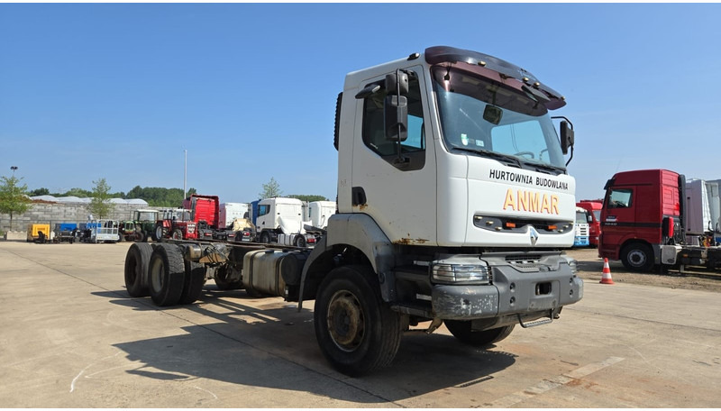 Renault Kerax 370 (6X4 / LAMES / STEEL SUSP. / GRAND PONT / BOITE MANUELLE) - Camião chassi: foto 3 Renault Kerax 370 (6X4 / LAMES / STEEL SUSP. / GRAND PONT / BOITE MANUELLE) - Camião chassi: foto 3