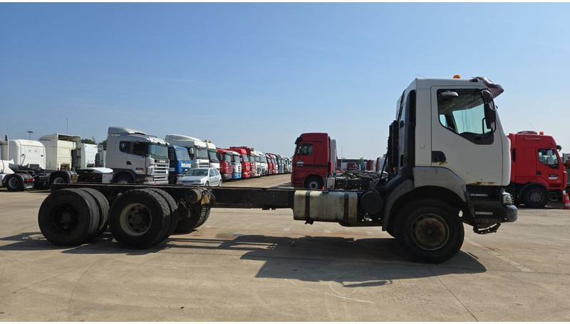 Renault Kerax 370 (6X4 / LAMES / STEEL SUSP. / GRAND PONT / BOITE MANUELLE) - Camião chassi: foto 4 Renault Kerax 370 (6X4 / LAMES / STEEL SUSP. / GRAND PONT / BOITE MANUELLE) - Camião chassi: foto 4