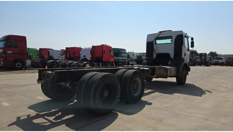 Renault Kerax 370 (6X4 / LAMES / STEEL SUSP. / GRAND PONT / BOITE MANUELLE) - Camião chassi: foto 5 Renault Kerax 370 (6X4 / LAMES / STEEL SUSP. / GRAND PONT / BOITE MANUELLE) - Camião chassi: foto 5