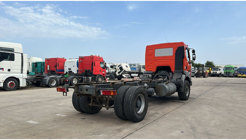 Renault Kerax 370 (GRAND PONT / LAMES / PROPRE / BOITE MANUELLE / STEEL SUSP.) - Camião chassi: foto 4 Renault Kerax 370 (GRAND PONT / LAMES / PROPRE / BOITE MANUELLE / STEEL SUSP.) - Camião chassi: foto 4