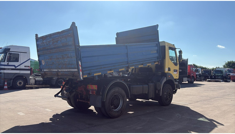 Renault Kerax 385 (BOITE MANUELLE / GRAND PONT / LAMES / MANUAL GEARBOX) - Camião basculante: foto 5 Renault Kerax 385 (BOITE MANUELLE / GRAND PONT / LAMES / MANUAL GEARBOX) - Camião basculante: foto 5