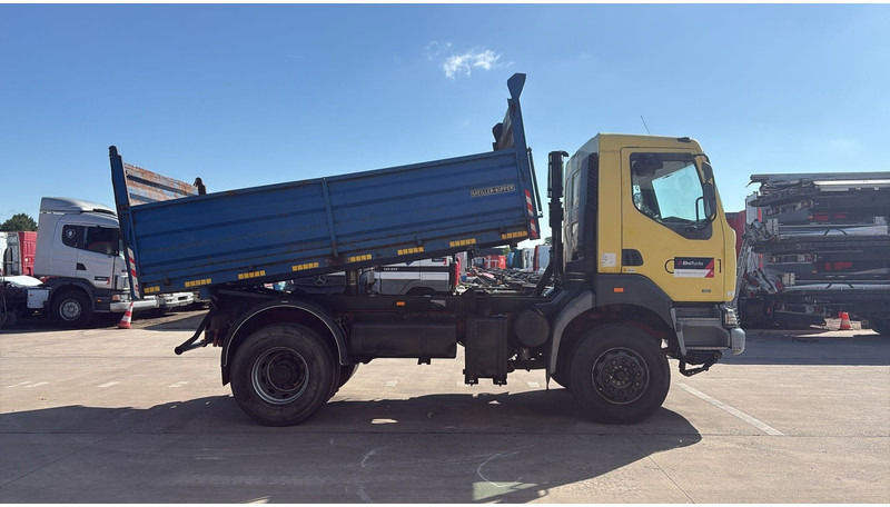 Renault Kerax 385 (BOITE MANUELLE / GRAND PONT / LAMES / MANUAL GEARBOX) - Camião basculante: foto 4 Renault Kerax 385 (BOITE MANUELLE / GRAND PONT / LAMES / MANUAL GEARBOX) - Camião basculante: foto 4
