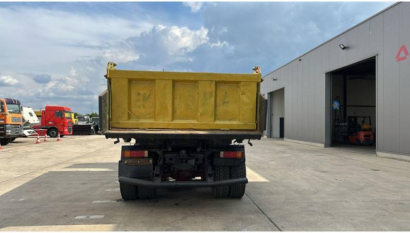 Renault Kerax 385 (POMPE MANUELLE / MANUAL PUMP / 6X4 / LAMES / GRAND PONT) - Camião basculante: foto 5 Renault Kerax 385 (POMPE MANUELLE / MANUAL PUMP / 6X4 / LAMES / GRAND PONT) - Camião basculante: foto 5