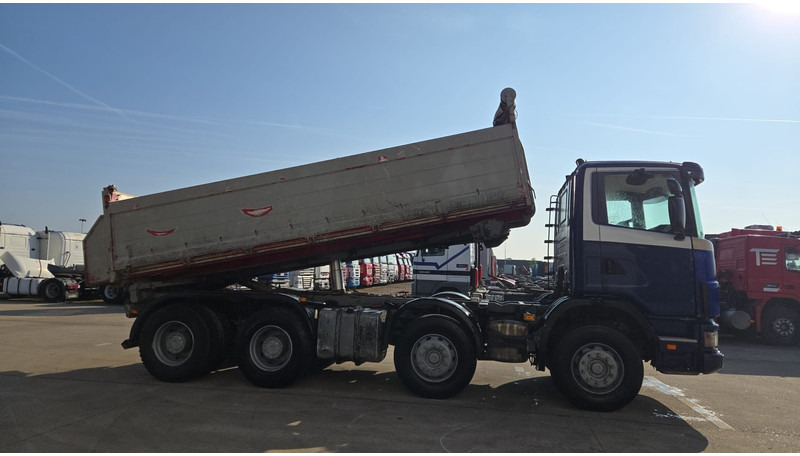 Scania 124-420 (BIG AXLE / GRAND PONT / LAMES / STEEL SUSP. / MANUAL GEARBOX / BOITE MANUELLE) - Camião basculante: foto 4 Scania 124-420 (BIG AXLE / GRAND PONT / LAMES / STEEL SUSP. / MANUAL GEARBOX / BOITE MANUELLE) - Camião basculante: foto 4
