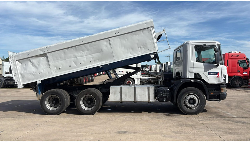 Scania 94 - 260 (BOITE MANUELLE / LAMES / STEEL SUSP. / 6X4 / MANUAL GEARBOX) - Camião basculante: foto 3 Scania 94 - 260 (BOITE MANUELLE / LAMES / STEEL SUSP. / 6X4 / MANUAL GEARBOX) - Camião basculante: foto 3