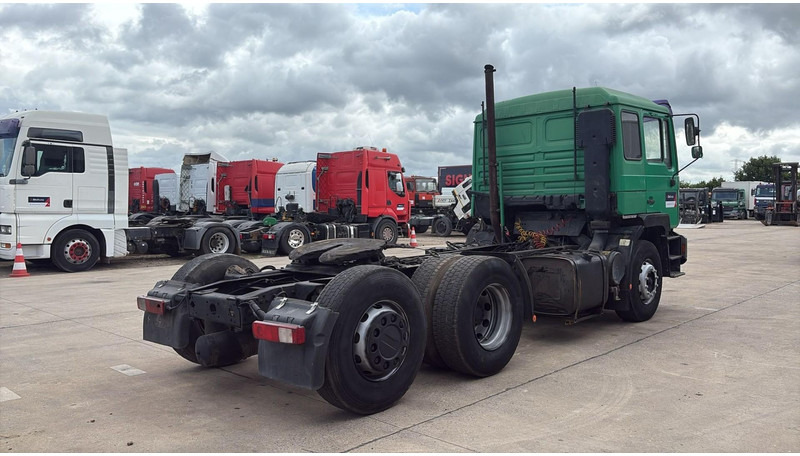 MAN 25.372 (6X2 / MANUAL PUMP / POMPE MANUELLE / 8 TYRES / 6 CYLINDERS) - Tractor: foto 5 MAN 25.372 (6X2 / MANUAL PUMP / POMPE MANUELLE / 8 TYRES / 6 CYLINDERS) - Tractor: foto 5