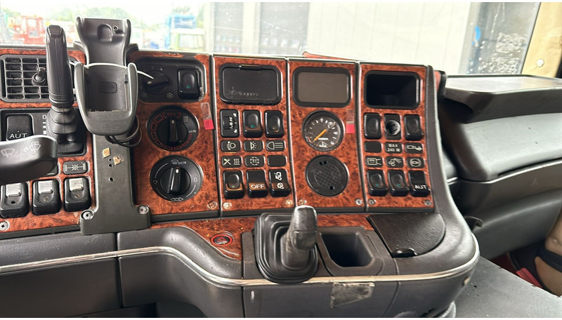 Tractor Scania 164 - 480 Topline (MANUAL GEARBOX / RETARDER ): foto 13
