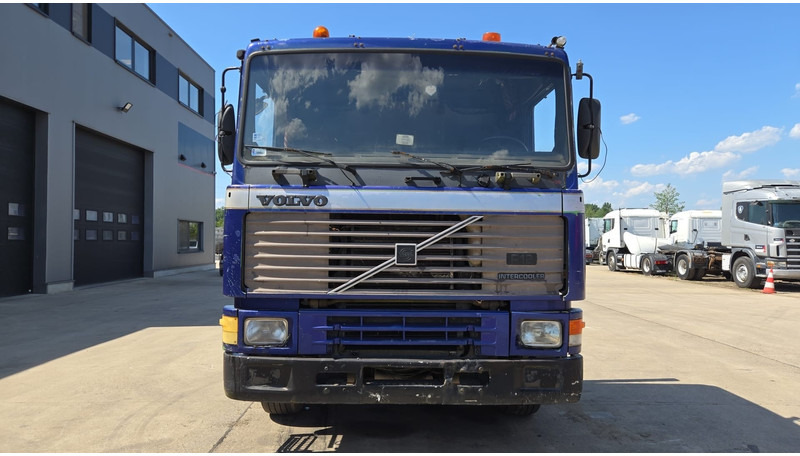 Volvo F 12 - 360 (FULL STEEL SUSPENSION / MANUAL PUMP / SUSP. LAMES / 6X2) - Camião chassi: foto 2 Volvo F 12 - 360 (FULL STEEL SUSPENSION / MANUAL PUMP / SUSP. LAMES / 6X2) - Camião chassi: foto 2