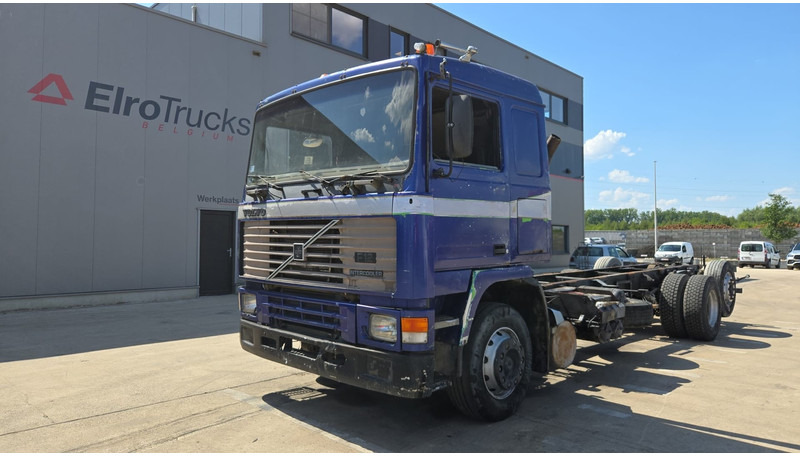 Volvo F 12 - 360 (FULL STEEL SUSPENSION / MANUAL PUMP / SUSP. LAMES / 6X2) - Camião chassi: foto 1 Volvo F 12 - 360 (FULL STEEL SUSPENSION / MANUAL PUMP / SUSP. LAMES / 6X2) - Camião chassi: foto 1