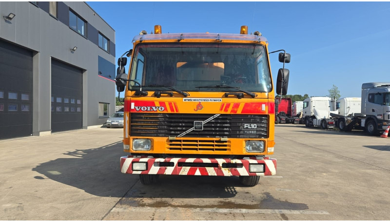 Volvo FL 10 - 320 (10500L + 1500L / 10 TYRES FULL STEEL / HIGH PRESSURE + VACUUM / POMPE MANUELLE / MANUAL PUMP) - Caminhão limpa fossa: foto 2 Volvo FL 10 - 320 (10500L + 1500L / 10 TYRES FULL STEEL / HIGH PRESSURE + VACUUM / POMPE MANUELLE / MANUAL PUMP) - Caminhão limpa fossa: foto 2