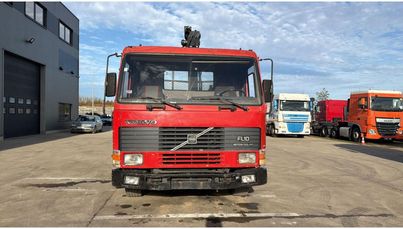 Volvo FL 10 - 320 (MANUAL PUMP / STEEL SUSP. / CRANE / LAMES / POMPE MANUELLE) - Camião de caixa aberta/ Plataforma, Camião grua: foto 2 Volvo FL 10 - 320 (MANUAL PUMP / STEEL SUSP. / CRANE / LAMES / POMPE MANUELLE) - Camião de caixa aberta/ Plataforma, Camião grua: foto 2