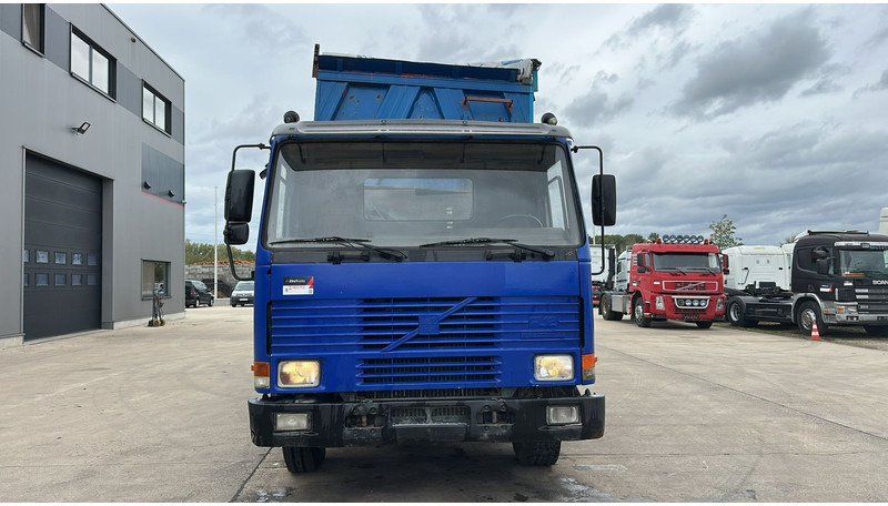 Volvo FL 12.380 (8X4 /STEEL SUSP. / BOITE MANUELLE / MANUAL GEARBOX) - Camião basculante: foto 2 Volvo FL 12.380 (8X4 /STEEL SUSP. / BOITE MANUELLE / MANUAL GEARBOX) - Camião basculante: foto 2