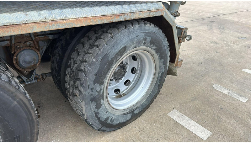 Camião basculante Volvo FL 12.380 (8X4 /STEEL SUSP. / BOITE MANUELLE / MANUAL GEARBOX): foto 11 Camião basculante Volvo FL 12.380 (8X4 /STEEL SUSP. / BOITE MANUELLE / MANUAL GEARBOX): foto 11