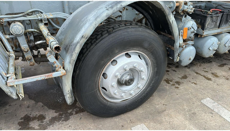 Camião basculante Volvo FL 12.380 (8X4 /STEEL SUSP. / BOITE MANUELLE / MANUAL GEARBOX): foto 9 Camião basculante Volvo FL 12.380 (8X4 /STEEL SUSP. / BOITE MANUELLE / MANUAL GEARBOX): foto 9