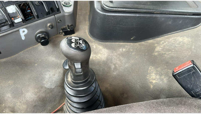 Camião basculante Volvo FL 12.380 (8X4 /STEEL SUSP. / BOITE MANUELLE / MANUAL GEARBOX): foto 15 Camião basculante Volvo FL 12.380 (8X4 /STEEL SUSP. / BOITE MANUELLE / MANUAL GEARBOX): foto 15