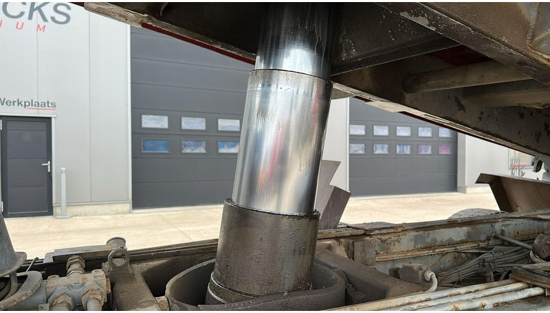 Camião basculante Volvo FL 12.380 (8X4 /STEEL SUSP. / BOITE MANUELLE / MANUAL GEARBOX): foto 13 Camião basculante Volvo FL 12.380 (8X4 /STEEL SUSP. / BOITE MANUELLE / MANUAL GEARBOX): foto 13