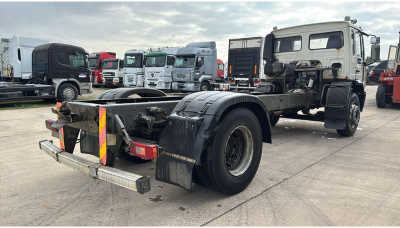 Volvo FL 220 (FULL STEEL SUSP. / 10 BOLTS / 18 TONS / VERY CLEAN CHASSIS !!! / CHASSIS 5.50M LENGHT) - Camião chassi: foto 4 Volvo FL 220 (FULL STEEL SUSP. / 10 BOLTS / 18 TONS / VERY CLEAN CHASSIS !!! / CHASSIS 5.50M LENGHT) - Camião chassi: foto 4