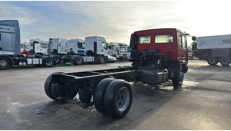 Volvo FL 220 (MANUAL GEARBOX / BOITE MANUELLE) - Camião chassi: foto 4 Volvo FL 220 (MANUAL GEARBOX / BOITE MANUELLE) - Camião chassi: foto 4