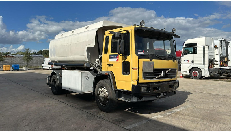 Volvo FL 6-18 (12400 LITERS / 3 COMPARTIMENTS / EURO 2 / STEEL SUSP. / LAMES) - Caminhão tanque: foto 3 Volvo FL 6-18 (12400 LITERS / 3 COMPARTIMENTS / EURO 2 / STEEL SUSP. / LAMES) - Caminhão tanque: foto 3