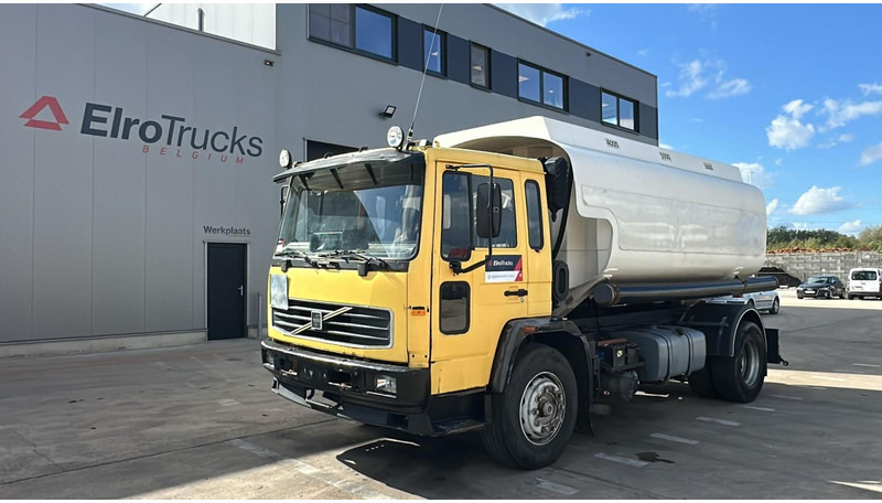 Volvo FL 6-18 (12400 LITERS / 3 COMPARTIMENTS / EURO 2 / STEEL SUSP. / LAMES) - Caminhão tanque: foto 1 Volvo FL 6-18 (12400 LITERS / 3 COMPARTIMENTS / EURO 2 / STEEL SUSP. / LAMES) - Caminhão tanque: foto 1