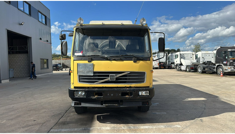 Volvo FL 6-18 (12400 LITERS / 3 COMPARTIMENTS / EURO 2 / STEEL SUSP. / LAMES) - Caminhão tanque: foto 2 Volvo FL 6-18 (12400 LITERS / 3 COMPARTIMENTS / EURO 2 / STEEL SUSP. / LAMES) - Caminhão tanque: foto 2
