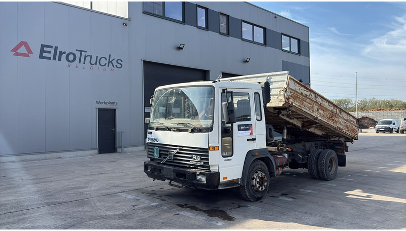 Volvo FL 6 - 8 (MANUAL PUMP / POMPE MANUELLE) - Camião basculante: foto 1 Volvo FL 6 - 8 (MANUAL PUMP / POMPE MANUELLE) - Camião basculante: foto 1