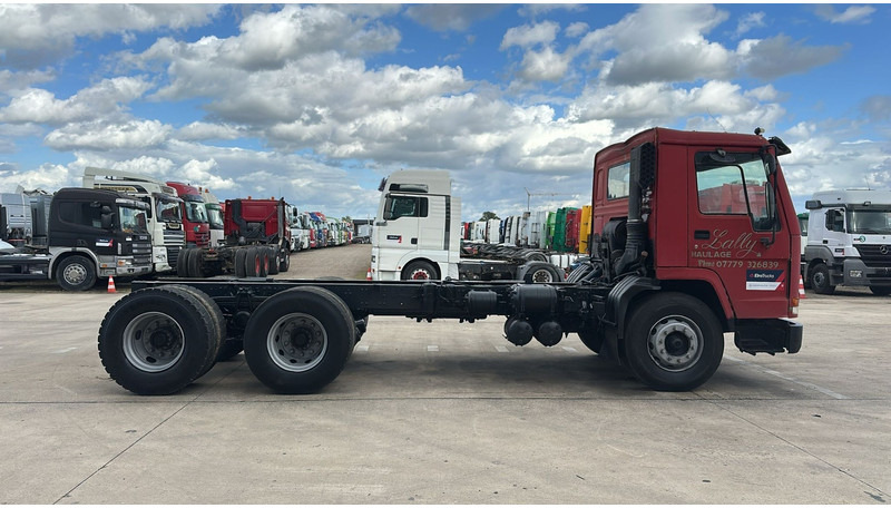 Volvo FL 7 - 260 (6X4 / LAMES / POMPE MANUELLE / MANUAL PUMP / STEEL SUSP.) - Camião chassi: foto 3 Volvo FL 7 - 260 (6X4 / LAMES / POMPE MANUELLE / MANUAL PUMP / STEEL SUSP.) - Camião chassi: foto 3