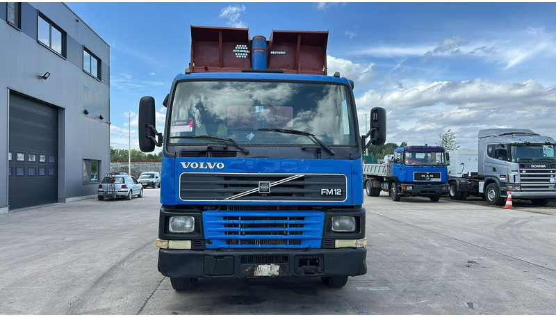 Volvo FM 12 - 340 (MANUAL GEARBOX / STEEL SUSPENSION / LAMES / BOITE MANUELLE) - Camião basculante: foto 2 Volvo FM 12 - 340 (MANUAL GEARBOX / STEEL SUSPENSION / LAMES / BOITE MANUELLE) - Camião basculante: foto 2
