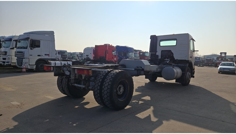 Volvo FM 7 - 290 (60.000 KM ORIGINAL !!! / POMPE MANUELLE / LAMES / GRAND PONT / EX AEROPORT) - Camião chassi: foto 3 Volvo FM 7 - 290 (60.000 KM ORIGINAL !!! / POMPE MANUELLE / LAMES / GRAND PONT / EX AEROPORT) - Camião chassi: foto 3