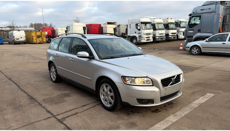 Volvo V50 (BELGIAN CAR / AIRCO / AUTOMATIC GEARBOX / EURO 5) - Automóvel: foto 3 Volvo V50 (BELGIAN CAR / AIRCO / AUTOMATIC GEARBOX / EURO 5) - Automóvel: foto 3