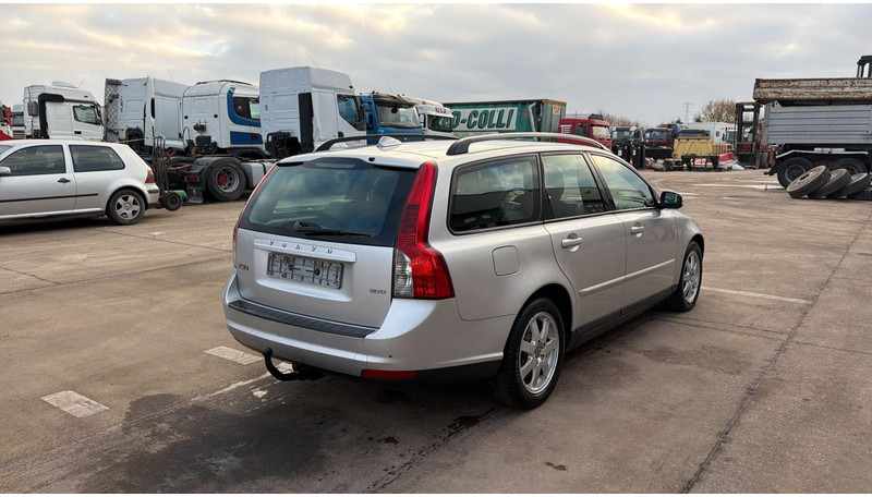 Volvo V50 (BELGIAN CAR / AIRCO / AUTOMATIC GEARBOX / EURO 5) - Automóvel: foto 5 Volvo V50 (BELGIAN CAR / AIRCO / AUTOMATIC GEARBOX / EURO 5) - Automóvel: foto 5
