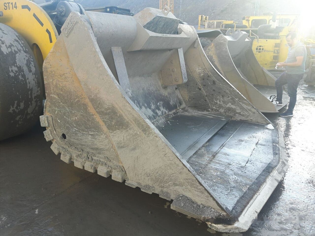 Atlas Copco Underground Mining Bucket(Push-Blade) - Balde para carregadeiras: foto 1 Atlas Copco Underground Mining Bucket(Push-Blade) - Balde para carregadeiras: foto 1
