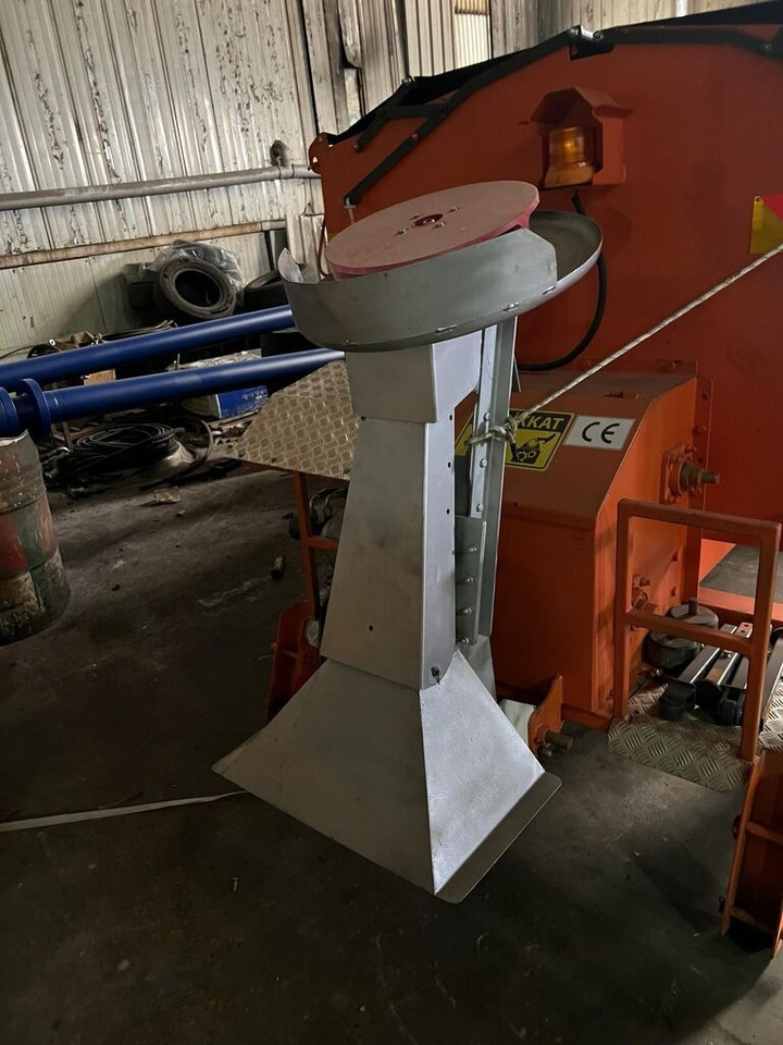 Galen Truck Salt Spreader from stock - Espalhador de areia/ Sal por Veículo municipal/ Especial: foto 2 Galen Truck Salt Spreader from stock - Espalhador de areia/ Sal por Veículo municipal/ Especial: foto 2