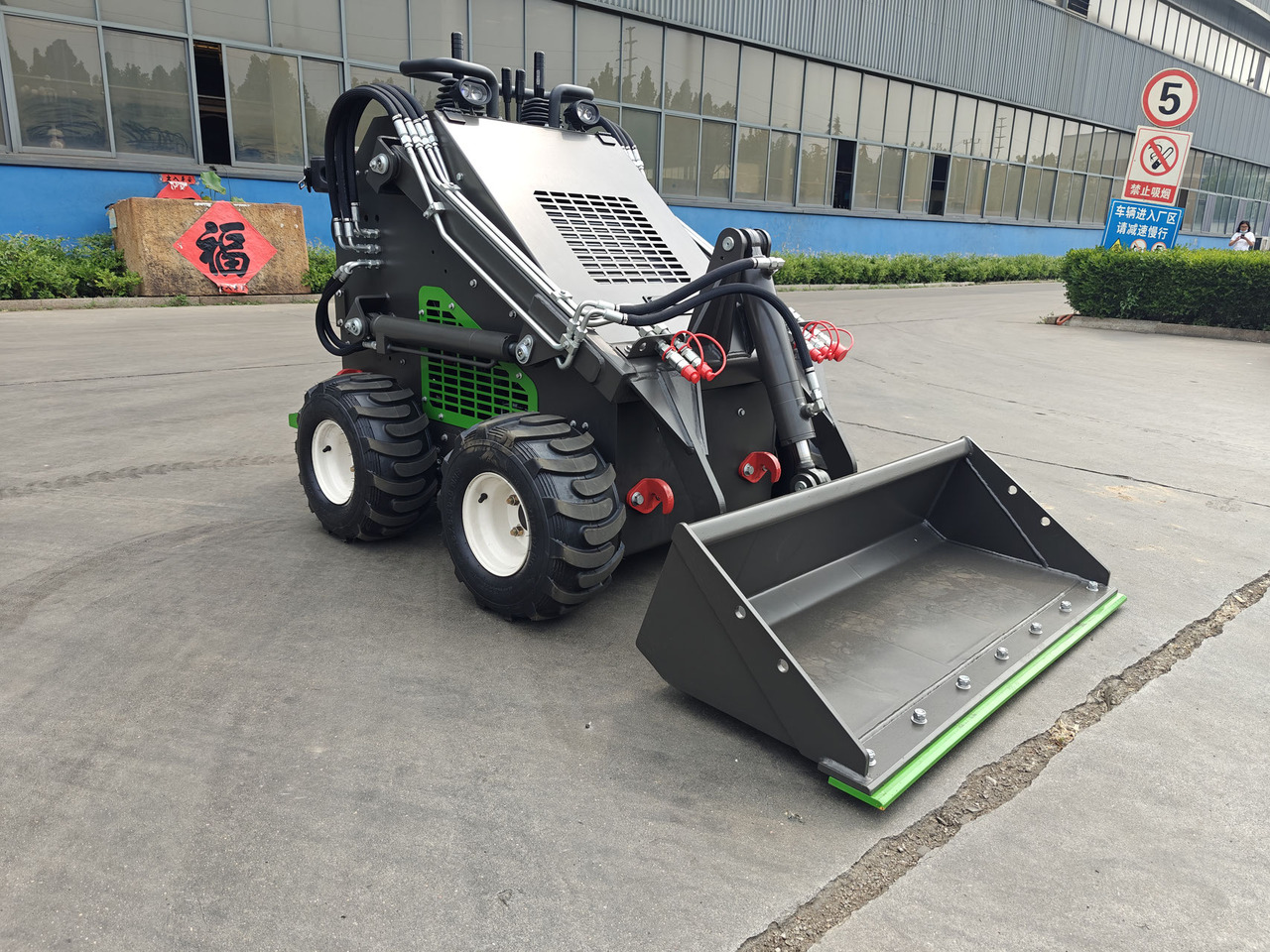 WCM-SL380 - Mini pá carregadora: foto 5 WCM-SL380 - Mini pá carregadora: foto 5