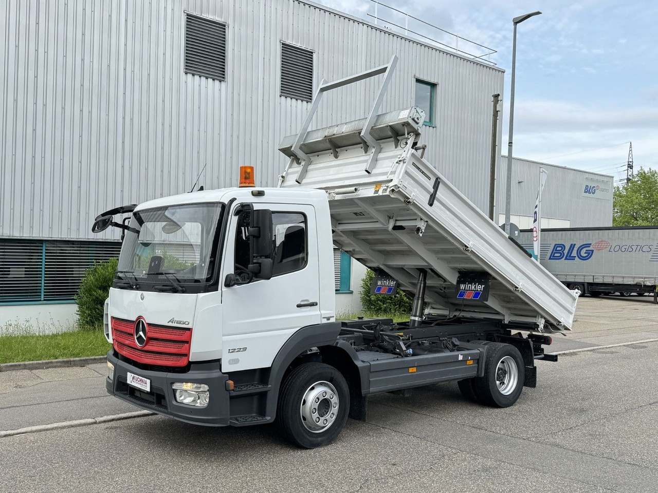 Mercedes-Benz Atego 1223 K Dreiseitenkipper 2xAHK 3-Sitze E6 - Camião basculante: foto 1 Mercedes-Benz Atego 1223 K Dreiseitenkipper 2xAHK 3-Sitze E6 - Camião basculante: foto 1